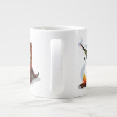 ティラノサウルスレックス料理のキャンプファイヤーの上の食べ物。 ジャンボコーヒーマグカップ (裏面)