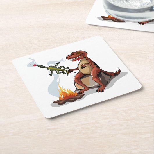 ティラノサウルスレックス料理のキャンプファイヤーの上の食べ物。 スクエアペーパーコースター (アングル)