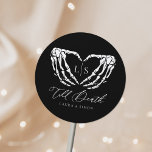 ティルデスシックモダンゴシック結婚ズ ラウンドシール<br><div class="desc">Till Death Chic モダン Gothicの結婚製クラシック丸シール</div>