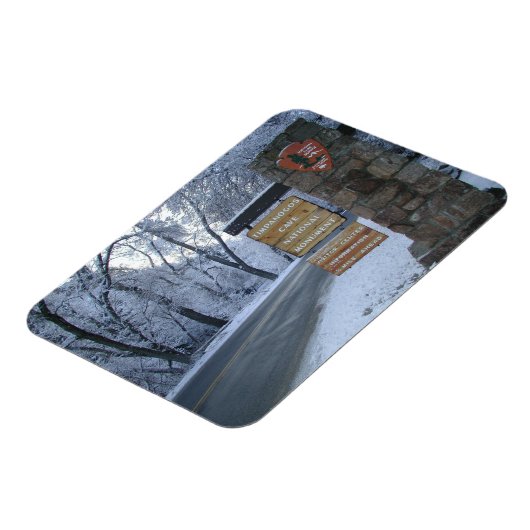 ティンパノゴス洞窟国立記念物冬サイン マグネット (左側)