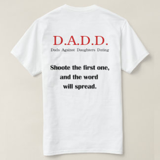 ティーに日付を記入している娘に対するお父さん Tシャツ