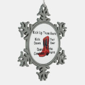 ティーはそれらのブーツを蹴ります スノーフレークピューターオーナメント (左)