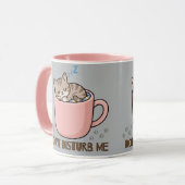 ティーカップで眠るかわいい子猫のマグカップ マグカップ (正面左)