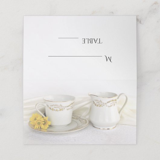 ティーカップとイエローデイジー結婚ズ プレイスカード (外部開封)