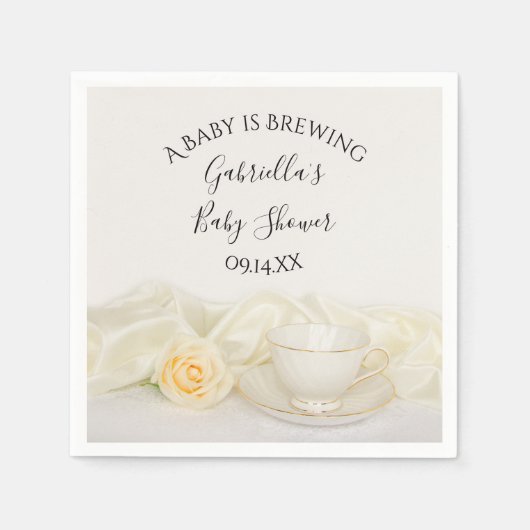 ティーカップと白バラベビーが醸造シャワー スタンダードカクテルナプキン (正面)