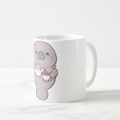 ティーカップにお茶を注ぐかわいいマナティー コーヒーマグカップ (正面右)