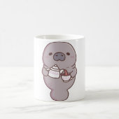 ティーカップにお茶を注ぐかわいいマナティー コーヒーマグカップ (中央)
