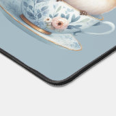 ティーカップにフローラの冠を飾ったかわいい青い鳥 デスクマット (コーナー)