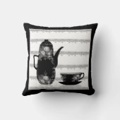ティーコーヒーポットカップ白黒イラストレーションレトロ クッション (裏面)