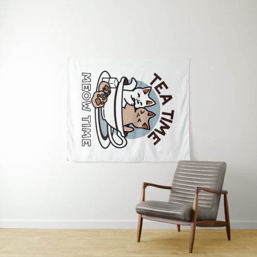 ティータイムニャータイム – かわいい猫とお茶のデザイン タペストリー (インサイチュ(横))