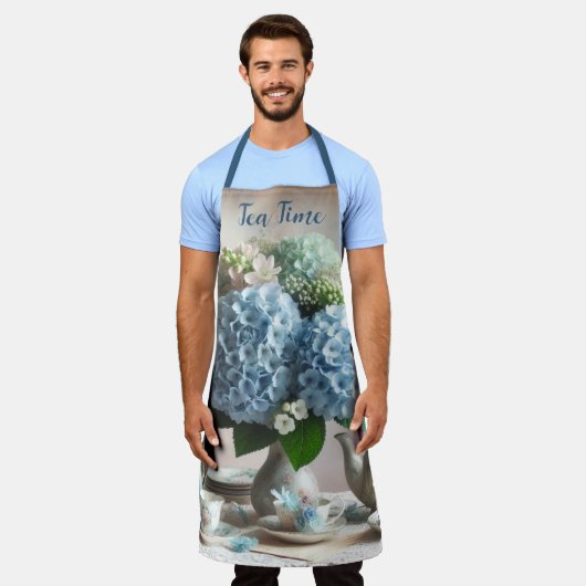 ティータイムブルーアジサイフローラ エプロン (着用した状態)