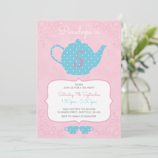 ティーパーティーをテーマにした誕生日パーティーの招待状 招待状 (スタンド正面)