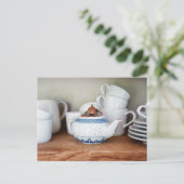 ティーポットのアコーン小妖精や小人 ポストカード (スタンド正面)