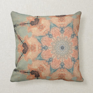 ティール（緑がかった色）およびオレンジ クッション