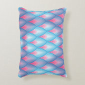 ティール（緑がかった色）およびピンクの花弁パターン アクセントクッション (正面(垂直))