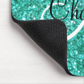 ティール(緑がかった色)きらめくグリッターモノグラムの マウスパッド (コーナー)