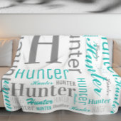 ティール(緑がかった色)とグレーネームとモノグラムクラウドワードアート フリースブランケット