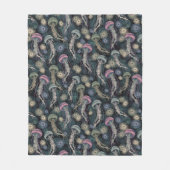 ティール（緑がかった色）とピンクのEtherealクラゲとAnemones フリースブランケット (正面)