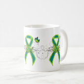 ティール（緑がかった色）とライムグリーンリボンと蝶マグ コーヒーマグカップ (正面右)