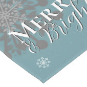 ティール（緑がかった色）と明メリーるい雪の結晶クリスマス ミディアムテーブルランナー (コーナー)