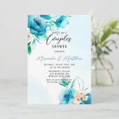 ティール(緑がかった色)と桃の水色の花模様カップルのシャワー 招待状 (スタンド正面)