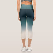 ティール（緑がかった色）と白のグラデグラデーションィティエレガントング カプリレギンス (裏面)