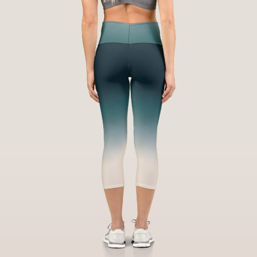 ティール（緑がかった色）と白のグラデグラデーションィティエレガントング カプリレギンス (裏面)