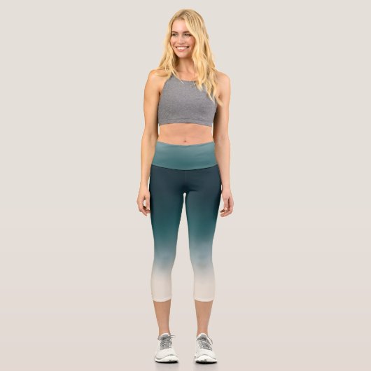 ティール（緑がかった色）と白のグラデグラデーションィティエレガントング カプリレギンス (正面)