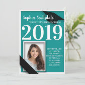 ティール(緑がかった色)と白の卒業写真のお知らせ 招待状 (スタンド正面)