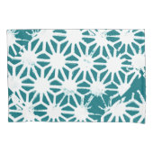 ティール（緑がかった色）と白色の幾何学的パターン 枕カバー (正面)