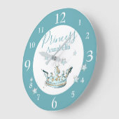 ティール(緑がかった色)と金ゴールドグリッタープリンセスクラウンと名前 ラージ壁時計 (傾斜)