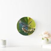 ティール(緑がかった色)によって注目されるトンボ ラウンド壁時計 (ホーム)