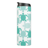 ティール（緑がかった色）のカメパターン タンブラー (回転右)