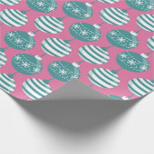 ティール（緑がかった色）のクリスマスボードピンクの背景 ラッピングペーパー (角)