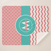 ティール（緑がかった色）のシェブロンの珊瑚のクローバー シェルパブランケット (正面(横))