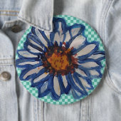 ティール(緑がかった色)のチェック模様の背景の色彩の鮮やかなデイジー、 缶バッジ (インサイチュ)