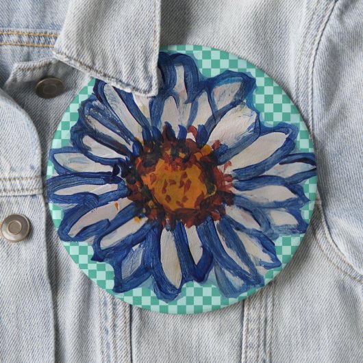 ティール（緑がかった色）のチェック模様の背景の色彩の鮮やかなデイジー、 缶バッジ (インサイチュ)