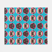 ティール（緑がかった色）のフリースブランケットのパグの頭部 フリースブランケット (正面(横))