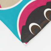 ティール（緑がかった色）のフリースブランケットのパグの頭部 フリースブランケット (角)