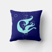 ティール（緑がかった色）の人魚の青い枕 クッション (裏面)