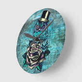 ティール(緑がかった色)の基盤のカラフルな織り目加工のフクロウのイラストレーション ラウンド壁時計 (傾斜)