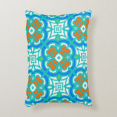 ティール(緑がかった色)の民族パターン アクセントクッション (正面(垂直))