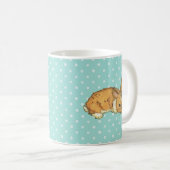 ティール（緑がかった色）の水玉模様の背景のベビーのバニー コーヒーマグカップ (正面右)