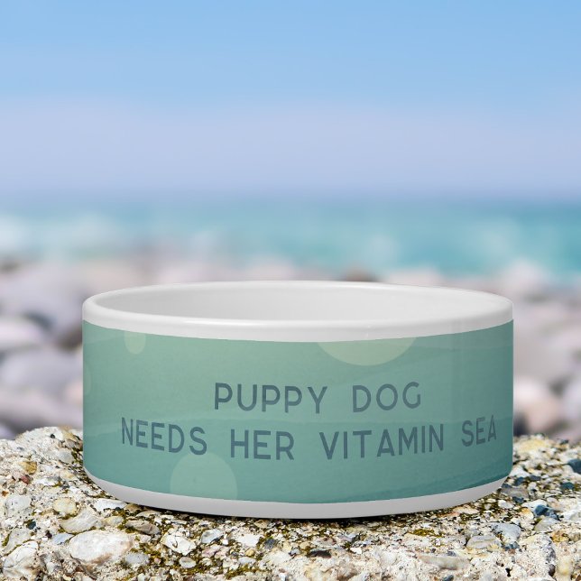 ティール（緑がかった色）の水色メルプップビタミン海ドッグボウル ボウル (Add your dog's name to this teal watercolor waves dog bowl)
