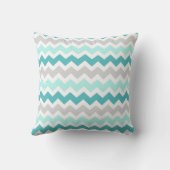 ティール(緑がかった色)の灰色のシェブロンの装飾的な枕 クッション (裏面)