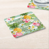 ティール（緑がかった色）の熱帯花及びパイナップルは2つを縞で飾ります スクエアペーパーコースター (アングル)