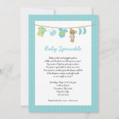 ティール(緑がかった色)の男の子のClotheslineのベビーは招待状を振りかけます 招待状 (正面)