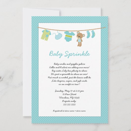 ティール(緑がかった色)の男の子のClotheslineのベビーは招待状を振りかけます 招待状 (正面)