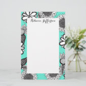 ティール（緑がかった色）の白黒のボヘミアの手描きの花 便箋 (スタンド正面)