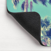 ティール（緑がかった色）の空が付いている熱帯ヴィンテージのヤシの木 マウスパッド (コーナー)